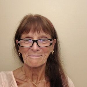 Meet your Posher, Daphne-dee